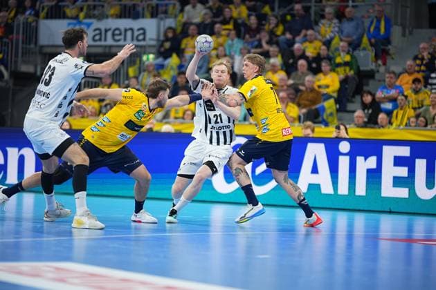 Scene with Eric Johansson 21 THW Kiel , Robert Timmermeister 7 Rhein Neckar Löwen and 1 Rhein Neckar Löwen Rhein Neckar Löwen vs THW Kiel Copyright: xspeedshotx
