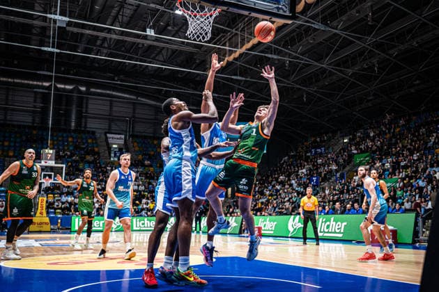 11 02 2026, xhfmx, Basketball easyCredit BBL Bundesliga, Frankfurt Skyliners VET CONCEPT Gladiators Trier v l William Christmas Skyliners Frankfurt , Steven Ashworth VET Concept Gladiators Trier DFL DFB REGULATIONS PROHIBIT ANY USE OF PHOTOGRAPHS as IMAGE SEQUENCES and or QUASI VIDEO Frankfurt am Main