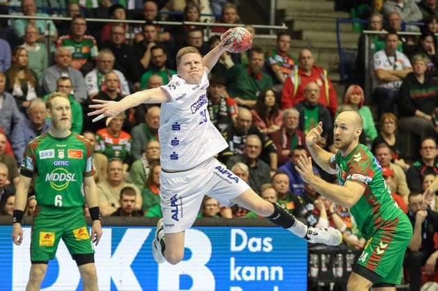 11 02 2026, xgox, Handball Daikin HBL SC Magdeburg TBV Lemgo Lippe emspor, v l Niels Gerardus Versteijnen Lemgo, 25 throws goal, Torschuetze, scores goal, Treffer, scores the goal Magdeburg