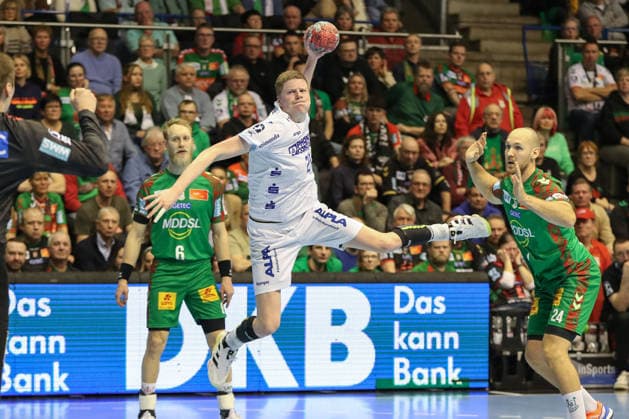 11 02 2026, xgox, Handball Daikin HBL SC Magdeburg TBV Lemgo Lippe emspor, v l Niels Gerardus Versteijnen Lemgo, 25 throws goal, Torschuetze, scores goal, Treffer, scores the goal Magdeburg