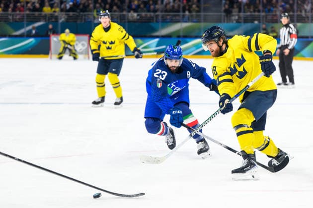 260211 Giovanni Morini of Italy and William Nylander of Sweden in the men s Ice hockey, Eishockey game between Sweden and Italy during day 5 of the 2026 Winter Olympics on February 11, 2026 in Milan. Photo: Carl Sandin BILDBYRAN kod CS CS0870 ishockey ice hockey Olympic Games, Olympische Spiele, Olympia, OS olympics winter olympics os ol olympiska spel vinter-os olympiske leker milano cortina 2026 milan cortina 2026 milano cortina 2026 olympic games milano cortina 2026 winter olympic games milano cortina-os milano cortina-ol vinter-ol 5 bbeng sverige sweden italien italy *** 260211 Giovanni Morini of Italy and William Nylander of Sweden in the men s ice hockey game between Sweden and Italy during day 5 of the 2026 Winter Olympics on February 11, 2026 in Milan Photo Carl Sandin BILDBYRAN kod CS CS0870 ishockey ice hockey olympic games olympics winter olympics os ol olympiska spel vinter os olympiske leker milano cortina 2026 milan cortina 2026 milano cortina 2026 olympic games milano cortina 2026 winter olympic games milano cortina os milano cortina ol vinter ol 5 bbeng sverige sweden italien italy  Copyright: CARLxSANDIN BB260211CS139