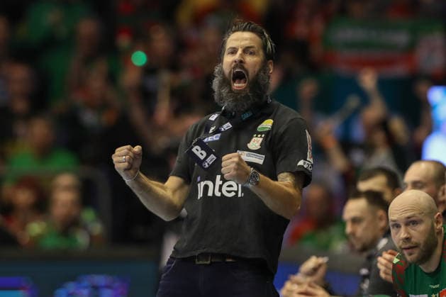 11 02 2026, xtgx, Handball, Daikin HBL, SC Magdeburg TBV Lemgo v l Bennet Wiegert Magdeburg, Trainer Jubel, Torjubel, jubelt ueber das Tor, celebrate the goal, celebration Magdeburg