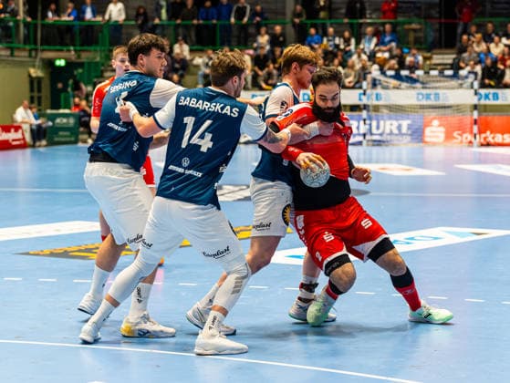 Ruben Marchan MT Melsungen, 02 in a duel against Johannes Wasielewski Bergischer HC, 77 , Aron Seesing Bergischer HC, 49 and Gerdas Babarskas Bergischer HC, 14 Bergischer HC vs MT Melsungen, Handball, 1 Bundesliga, Matchday 20, Season 2025 2026, 11 02 2026 Bergischer HC vs MT Melsungen, Handball, 1 Bundesliga, Matchday 20, Season 2025 2026, 11 02 2026 Wuppertal Copyright: xEibner-Pressefoto DamianxKruczynx EP_DKI