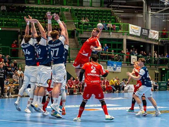 Uladzislau Kulesh MT Melsungen, 20 during a throw on goal against Gerdas Babarskas Bergischer HC, 14 Gerdas Babarskas Bergischer HC, 14 and Johannes Wasielewski Bergischer HC, 77 Bergischer HC vs MT Melsungen, Handball, 1 Bundesliga, Matchday 20, Season 2025 2026, 11 02 2026 Bergischer HC vs MT Melsungen, Handball, 1 Bundesliga, Matchday 20, Season 2025 2026, 11 02 2026 Wuppertal Copyright: xEibner-Pressefoto DamianxKruczynx EP_DKI