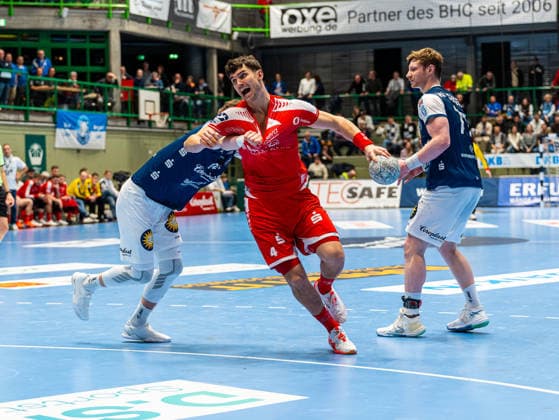 Nikolaj Enderleit MT Melsungen, 04 in duel against Gerdas Babarskas Bergischer HC, 14 Bergischer HC vs MT Melsungen, Handball, 1 Bundesliga, Matchday 20, Season 2025 2026, 11 02 2026 Bergischer HC vs MT Melsungen, Handball, 1 Bundesliga, Matchday 20, Season 2025 2026, 11 02 2026 Wuppertal Copyright: xEibner-Pressefoto DamianxKruczynx EP_DKI