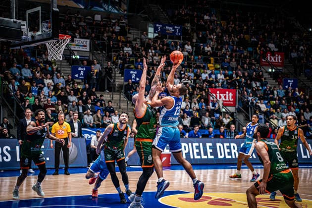 11 02 2026, xhfmx, Basketball easyCredit BBL Bundesliga, Frankfurt Skyliners VET CONCEPT Gladiators Trier v l Maik Zirbes VET Concept Gladiators Trier , Jaedon LeDee Skyliners Frankfurt DFL DFB REGULATIONS PROHIBIT ANY USE OF PHOTOGRAPHS as IMAGE SEQUENCES and or QUASI VIDEO Frankfurt am Main