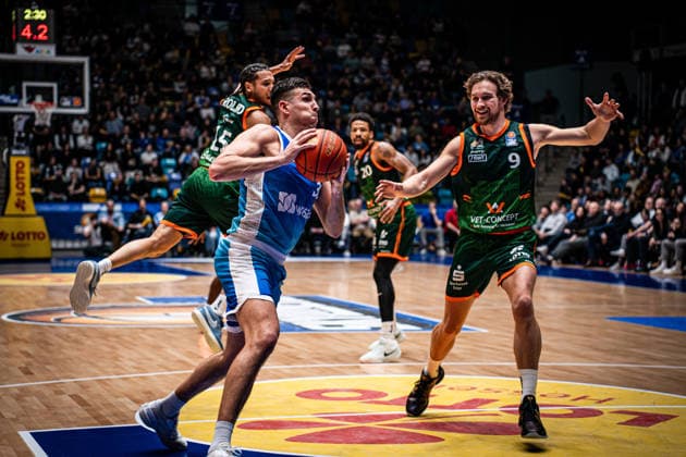 11 02 2026, xhfmx, Basketball easyCredit BBL Bundesliga, Frankfurt Skyliners VET CONCEPT Gladiators Trier v l Ryan Hawkins Skyliners Frankfurt , Marco Hollersbacher VET Concept Gladiators Trier DFL DFB REGULATIONS PROHIBIT ANY USE OF PHOTOGRAPHS as IMAGE SEQUENCES and or QUASI VIDEO Frankfurt am Main