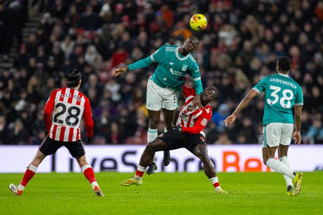 Football - FA Premier League - Sunderland AFC v Liverpool FC SUNDERLAND, ENGLAND - Wednesday, February 11, 2026: Liverpool s Ibrahima KonatÃ (L) challenges for a header with Sunderland s Brian Brobbey during the FA Premier League match between Sunderland AFC and Liverpool FC at the Stadium of Light. (Photo by David Rawcliffe Propaganda) SUNDERLAND Stadium of Light TYNE AND WEAR ENGLAND  Copyright: xDavidxRawcliffex P2026-02-11-Sunderland_Liverpool-62