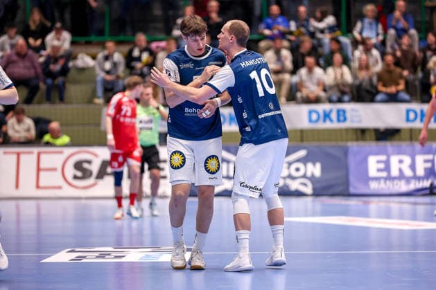 11 02 2026, Handball, 1 HBL, Bergischer HC MT Melsungen, Matchday 20, Uni Halle Wuppertal Soeren Steinhaus BHC 53 cheering next to Fynn Hangstein BHC 10 North Rhine-Westphalia Germany