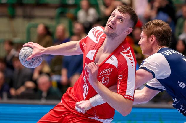 11 02 2026, Handball, 1 HBL, Bergischer HC MT Melsungen, Matchday 20, Uni Halle Wuppertal Uladzislau Kulesh Melsungen 20 in duel against Johannes Wasielewski BHC 77 North Rhine-Westphalia Germany
