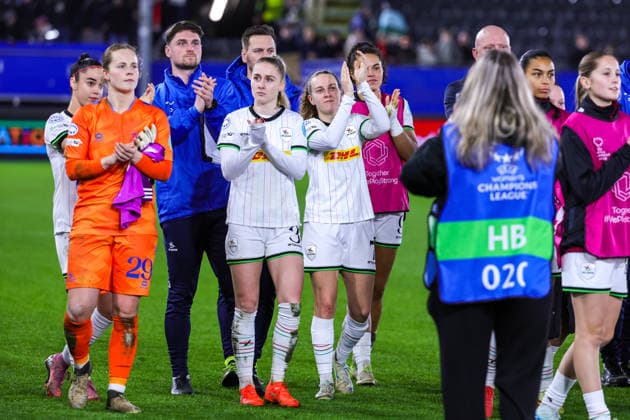 260211 UWCL OH Leuven vs Arsenal OHL staff and players greeting the supporters after the soccer match between OH Leuven (BEL) and Arsenal (ENG), KO play offs first leg, 2025-2026 season of UEFA Womens Champions League , on Wednesday 11 February 2026 in LEUVEN , Belgium . PHOTO SPORTPIX Sevil Oktem LEUVEN DEN DREEF Vlaams-Brabant Belgium  Copyright: xSportpix.bex xSevilxOktemxSevilxOktemx