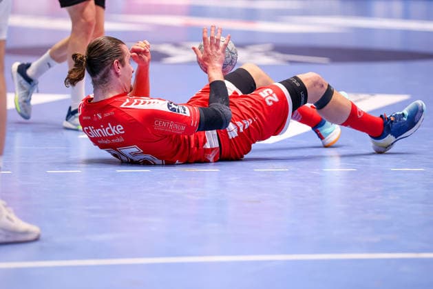 11 02 2026, Handball, 1 HBL, Bergischer HC MT Melsungen, 20 Matchday, Uni Halle Wuppertal Olle Forsell Schefvert Melsungen 25 sits disappointed Disappointment on the pitch North Rhine-Westphalia Germany