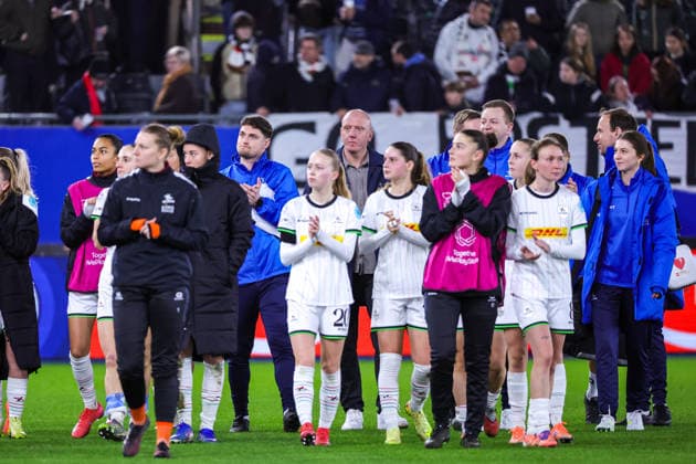 260211 UWCL OH Leuven vs Arsenal OH Leuven staff and players greeting the supporters after the soccer match between OH Leuven (BEL) and Arsenal (ENG), KO play offs first leg, 2025-2026 season of UEFA Womens Champions League , on Wednesday 11 February 2026 in LEUVEN , Belgium . PHOTO SPORTPIX Sevil Oktem LEUVEN DEN DREEF Vlaams-Brabant Belgium  Copyright: xSportpix.bex xSevilxOktemxSevilxOktemx