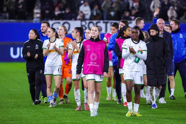 260211 UWCL OH Leuven vs Arsenal OH Leuven staff and players greeting the supporters after the soccer match between OH Leuven (BEL) and Arsenal (ENG), KO play offs first leg, 2025-2026 season of UEFA Womens Champions League , on Wednesday 11 February 2026 in LEUVEN , Belgium . PHOTO SPORTPIX Sevil Oktem LEUVEN DEN DREEF Vlaams-Brabant Belgium  Copyright: xSportpix.bex xSevilxOktemxSevilxOktemx