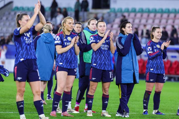 260211 UWCL OH Leuven vs Arsenal Arsenal players greeting the supporters after the soccer match between OH Leuven (BEL) and Arsenal (ENG), KO play offs first leg, 2025-2026 season of UEFA Womens Champions League , on Wednesday 11 February 2026 in LEUVEN , Belgium . PHOTO SPORTPIX Sevil Oktem LEUVEN DEN DREEF Vlaams-Brabant Belgium  Copyright: xSportpix.bex xSevilxOktemxSevilxOktemx