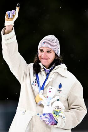 (260211) -- ANTERSELVA, Feb. 11, 2026 -- Gold medalist Julia Simon of France celebrates during the awarding ceremony of the biathlon women s 15km individual match at the Milan-Cortina 2026 Olympic Winter games, Winterspiele,Spiele, Summer games in Anterselva, Italy, Feb. 11, 2026. ) (MICO2026)ITALY-ANTERSELVA-OLYMPIC WINTER GAMES-BIATHLON-WOMEN S 15KM INDIVIDUAL JiangxHan 