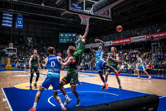 11 02 2026, xhfmx, Basketball easyCredit BBL Bundesliga, Frankfurt Skyliners VET CONCEPT Gladiators Trier v l Marten Linßen VET Concept Gladiators Trier , Isaiah Swope Skyliners Frankfurt DFL DFB REGULATIONS PROHIBIT ANY USE OF PHOTOGRAPHS as IMAGE SEQUENCES and or QUASI VIDEO Frankfurt am Main