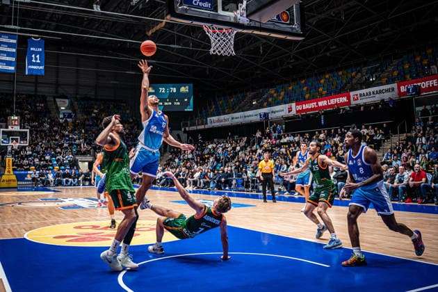 11 02 2026, xhfmx, Basketball easyCredit BBL Bundesliga, Frankfurt Skyliners VET CONCEPT Gladiators Trier v l Jaedon LeDee Skyliners Frankfurt , Steven Ashworth VET Concept Gladiators Trier DFL DFB REGULATIONS PROHIBIT ANY USE OF PHOTOGRAPHS as IMAGE SEQUENCES and or QUASI VIDEO Frankfurt am Main