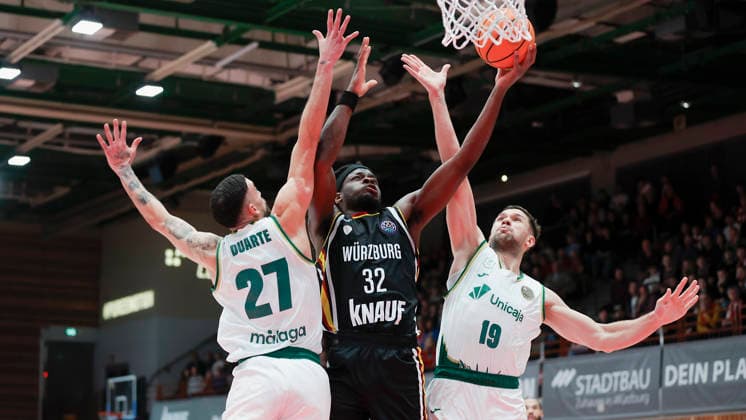 In the picture from left Chris Duarte Unicaja Malaga, 27 , Charles Thompson Wuerzburg Baskets, 32 and Emir Sulejmanovic Unicaja Malaga, 19 11 02 2026, Fitness First Wuerzburg Baskets vs Unicaja Malaga, Basketball Champions League, Round of 16, Group K, Matchday 4, Germany, 97072, tectake Arena Wuerzburg, Copyright: HMBxMedia xJulienxBecker