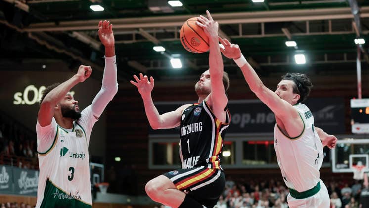 In the picture from left James Webb III Unicaja Malaga, 3 , Lukas Herzog Wuerzburg Baskets, 1 and Nihad Dedovic Unicaja Malaga, 14 11 02 2026, Fitness First Wuerzburg Baskets vs Unicaja Malaga, Basketball Champions League, Round of 16, Group K, Matchday 4, Germany, 97072, tectake Arena Wuerzburg, Copyright: HMBxMedia xJulienxBecker
