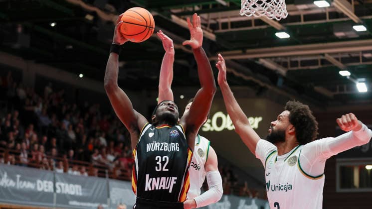 In the picture from left Charles Thompson Wuerzburg Baskets, 32 , Tyler Kalinoski Unicaja Malaga, 4 and James Webb III Unicaja Malaga, 3 11 02 2026, Fitness First Wuerzburg Baskets vs Unicaja Malaga, Basketball Champions League, Round of 16, Group K, Matchday 4, Germany, 97072, tectake Arena Wuerzburg, Copyright: HMBxMedia xJulienxBecker