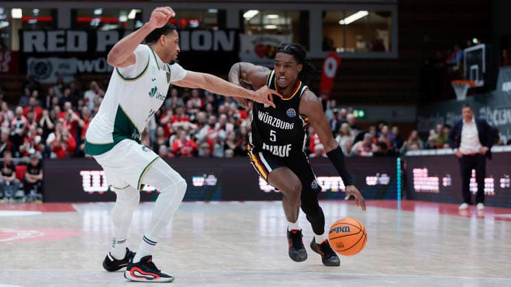 In the picture from left Augustine Rubit Unicaja Malaga, 21 against Marcus Carr Wuerzburg Baskets, 5 11 02 2026, Fitness First Wuerzburg Baskets vs Unicaja Malaga, Basketball Champions League, Round of 16, Group K, Matchday 4, Germany, 97072, tectake Arena Wuerzburg, Copyright: HMBxMedia xJulienxBecker