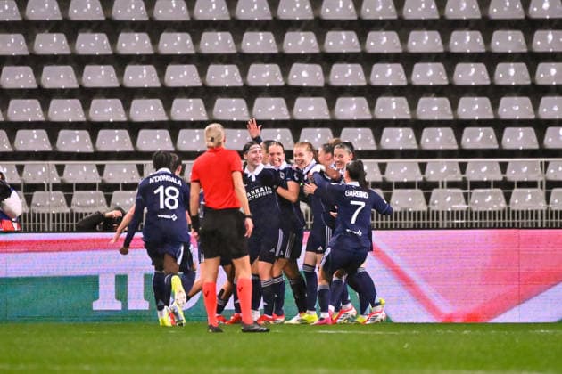 FOOTBALL : Paris FC vs Real Madrid - Champions League Dames - 11 02 2026 Kaja Korosec ( 4 - PFC ) celebrates with teammates during the UEFA Women s Champions League match between Paris FC and Real Madrid CF at Stade Charlety on February 11, 2026 in Paris, France. ( Photo by Federico Pestelini PsnewZ ) - ParisFrance  Copyright: xFedericoxPestelinix