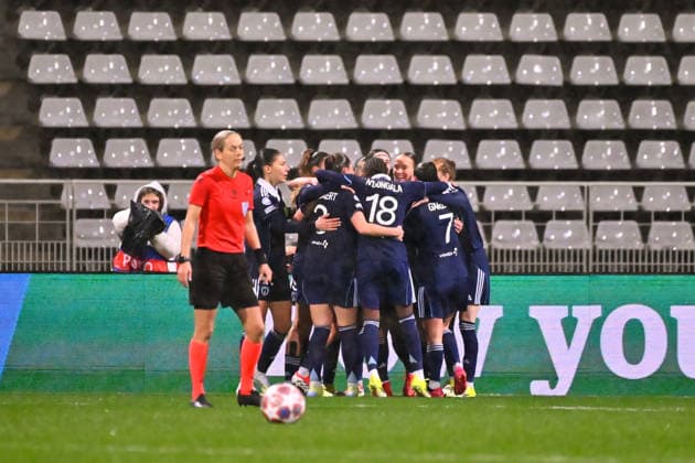FOOTBALL : Paris FC vs Real Madrid - Champions League Dames - 11 02 2026 Kaja Korosec ( 4 - PFC ) celebrates with teammates during the UEFA Women s Champions League match between Paris FC and Real Madrid CF at Stade Charlety on February 11, 2026 in Paris, France. ( Photo by Federico Pestelini PsnewZ ) - ParisFrance  Copyright: xFedericoxPestelinix