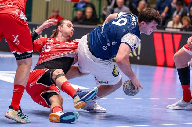 11 02 2026, Handball, 1 HBL, Bergischer HC MT Melsungen, Matchday 20, Uni Halle Wuppertal Aron Seesing BHC 49 in duel against Olle Forsell Schefvert Melsungen 25 North Rhine-Westphalia Germany