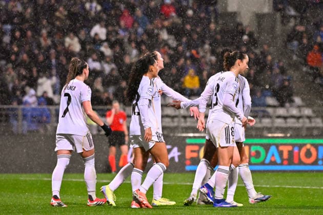 FOOTBALL : Paris FC vs Real Madrid - Champions League Dames - 11 02 2026 Caroline Weir ( 10 - Real Madrid ) celebrates with teammates during the UEFA Women s Champions League match between Paris FC and Real Madrid CF at Stade Charlety on February 11, 2026 in Paris, France. ( Photo by Federico Pestelini PsnewZ ) - ParisFrance  Copyright: xFedericoxPestelinix