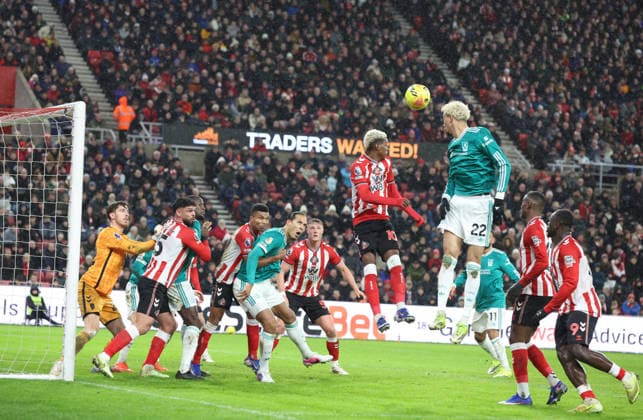 Sunderland, England, 11th February 2026. Virgil Van Dyke (C) of Liverpool heads wide during the Sunderland vs Liverpool Premier League match at the Stadium Of Light, Sunderland. Picture credit should read: Nigel Roddis Sportimage EDITORIAL USE ONLY. No use with unauthorised audio, video, data, fixture lists, club league logos or live services. Online in-match use limited to 120 images, no video emulation. No use in betting, games or single club league player publications. SPI_009_NR_SUND_LIVE SPI-4522-0009