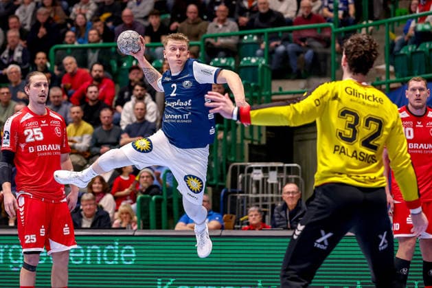 11 02 2026, Handball, 1 HBL, Bergischer HC MT Melsungen, Matchday 20, Uni Halle Wuppertal Noah Beyer BHC 02 throws the ball at goalkeeper Kristof Palasics goal Melsungen 32 North Rhine-Westphalia Germany