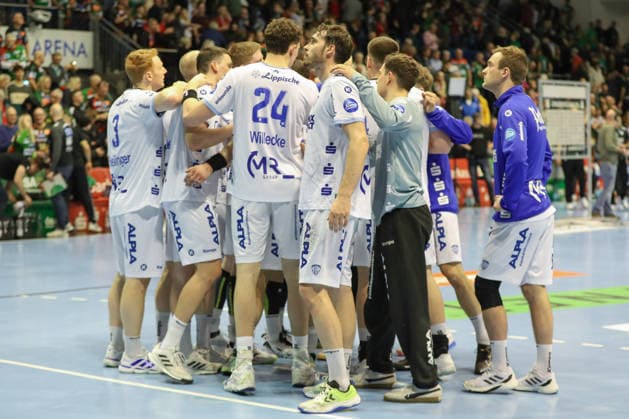 11 02 2026, xgox, Handball Daikin HBL SC Magdeburg TBV Lemgo Lippe emspor, v l Lemgo disappointed, looks disappointed, disappointed Magdeburg