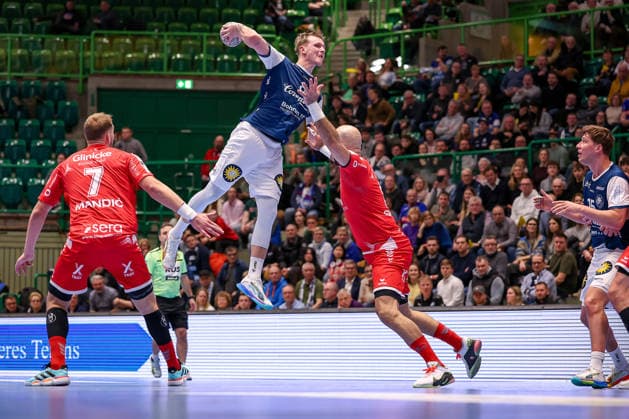 11 02 2026, Handball, 1 HBL, Bergischer HC MT Melsungen, 20 Matchday, Uni Halle Wuppertal Nico Schöttle BHC 08 throws the ball at the goal North Rhine-Westphalia Germany