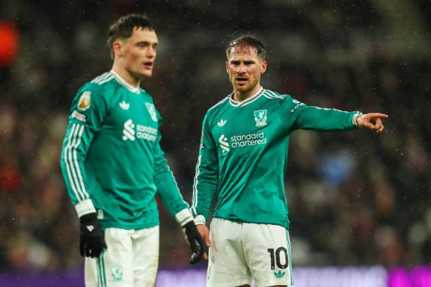 Sunderland v Liverpool, Premier League Alexis Mac Allister Of Liverpool gestures to team mate Florian Wirtz Of Liverpool during the Sunderland v Liverpool Premier League match at the Stadium of Light, Sunderland, England on 11 February 2026 Credit: Lee Keuneke Every Second Media Editorial use only. All images are copyright Every Second Media Limited. No images may be reproduced without prior permission. All rights reserved. Premier League and Football League images are subject to licensing agreements with Football DataCo Limited. see https: www.football-dataco.com Copyright: xIMAGO EveryxSecondxMediax ESM-1795-0026 LeexKeunekex xEveryxSecondxMediax