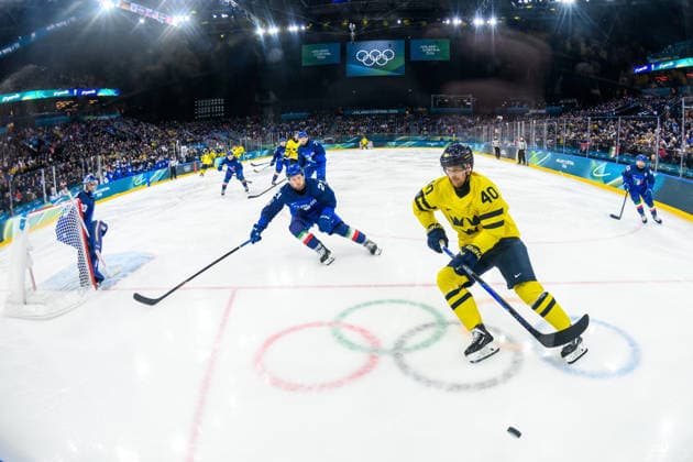 260211 Daniel Glira of Italy and Elias Pettersson of Sweden in the men s Ice hockey, Eishockey game between Sweden and Italy during day 5 of the 2026 Winter Olympics on February 11, 2026 in Milan. Photo: Carl Sandin BILDBYRAN kod CS CS0870 ishockey ice hockey Olympic Games, Olympische Spiele, Olympia, OS olympics winter olympics os ol olympiska spel vinter-os olympiske leker milano cortina 2026 milan cortina 2026 milano cortina 2026 olympic games milano cortina 2026 winter olympic games milano cortina-os milano cortina-ol vinter-ol 5 bbeng sverige sweden italien italy *** 260211 Daniel Glira of Italy and Elias Pettersson of Sweden in the men s ice hockey game between Sweden and Italy during day 5 of the 2026 Winter Olympics on February 11, 2026 in Milan Photo Carl Sandin BILDBYRAN kod CS CS0870 ishockey ice hockey olympic games olympics winter olympics os ol olympiska spel vinter os olympiske leker milano cortina 2026 milan cortina 2026 milano cortina 2026 olympic games milano cortina 2026 winter olympic games milano cortina os milano cortina ol vinter ol 5 bbeng sverige sweden italien italy  Copyright: CARLxSANDIN BB260211CS197