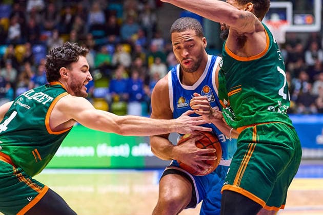 Clayton Guilozet Gladiators Trier, 04 , Jaedon Le Dee Frankfurt Skyliners, 13 , Urald King Gladiators Trier, 20 GER, Skyliners Frankfurt vs Gladiators Trier, Basketball, Matchday 19, EasyCredit Bundesliga, Season 2025 2026, 11 02 2026 GER, Skyliners Frankfurt vs Gladiators Trier, Basketball, Matchday 19, EasyCredit Bundesliga, Season 2025 2026, 11 02 2026 Frankfurt Main Copyright: xEibner-Pressefoto GeraldxOelze-dexStoppanyx EP_ODS