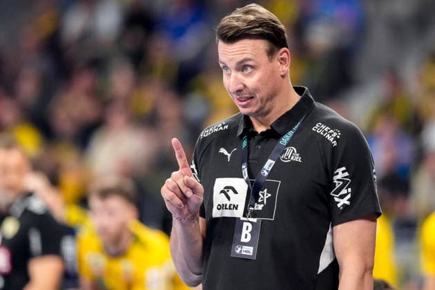 Filip Jicha coach, head coach, THW , gives instructions, gestures, gesturing with arms, single image, single photo, action, action, 11 02 2026, Mannheim Germany , Handball, Bundesliga, Rhein Neckar Löwen THW Kiel xozx