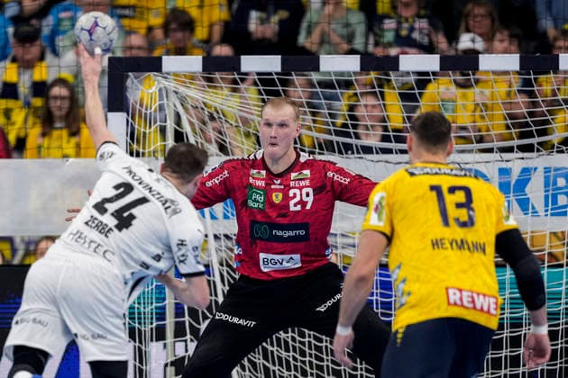 from left Lukas Zerbe THW, 24 , David Späth Goalkeeper, RNL, 29 , Sebastian Heymann RNL, 13 , Action, Action, Game scene, 11 02 2026, Mannheim Germany , Handball, Bundesliga, Rhein Neckar Löwen THW Kiel xozx