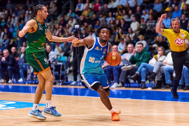 Jordan Roland Gladiators Trier, 15 , Isaiah Swope Frankfurt Skyliners, 01 GER, Skyliners Frankfurt vs Gladiators Trier, Basketball, Matchday 19, EasyCredit Bundesliga, Season 2025 2026, 11 02 2026 GER, Skyliners Frankfurt vs Gladiators Trier, Basketball, Matchday 19, EasyCredit Bundesliga, Season 2025 2026, 11 02 2026 Frankfurt Main Copyright: xEibner-Pressefoto GeraldxOelze-dexStoppanyx EP_ODS
