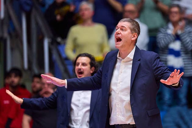 Klaus Perwas Frankfurt Skyliners, Head Coach and Sepehr Tarrah Frankfurt Skyliners, Assistant Coach gesture GER, Skyliners Frankfurt vs Gladiators Trier, Basketball, Matchday 19, EasyCredit Bundesliga, Season 2025 2026, 11 02 2026 GER, Skyliners Frankfurt vs Gladiators Trier, Basketball, Matchday 19, EasyCredit Bundesliga, Season 2025 2026, 11 02 2026 Frankfurt Main Copyright: xEibner-Pressefoto GeraldxOelze-dexStoppanyx EP_ODS