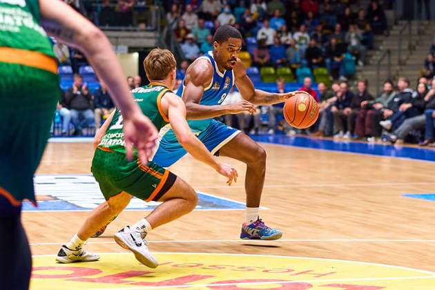 duel, duel between Steven Ashworth Gladiators Trier, 01 and William Christmas Frankfurt Skyliners, 08 GER, Skyliners Frankfurt vs Gladiators Trier, Basketball, 19 Matchday, EasyCredit Bundesliga, Season 2025 2026, 11 02 2026 GER, Skyliners Frankfurt vs Gladiators Trier, Basketball, 19 Matchday, EasyCredit Bundesliga, Season 2025 2026, 11 02 2026 Frankfurt Main Copyright: xEibner-Pressefoto GeraldxOelze-dexStoppanyx EP_ODS