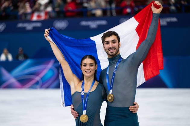 260211 Laurence Fournier Beaudry and Guillaume Cizeron of France celebrate with their gold medals after competing in the Figure skating, Eiskunstlauf ice dance - free dance program during day 5 of the 2026 Winter Olympics on February 11, 2026 in Milan. Photo: Emma Wallskog BILDBYRAN kod EW EW0627 konstakning figure skating kunstlop Olympic Games, Olympische Spiele, Olympia, OS olympics winter olympics os ol olympiska spel vinter-os olympiske leker milano cortina 2026 milan cortina 2026 milano cortina 2026 olympic games milano cortina 2026 winter olympic games milano cortina-os milano cortina-ol vinter-ol 5 bbeng isdans ice dance *** 260211 Laurence Fournier Beaudry and Guillaume Cizeron of France celebrate with their gold medals after competing in the figure skating ice dance free dance program during day 5 of the 2026 Winter Olympics on February 11, 2026 in Milan Photo Emma Wallskog BILDBYRAN kod EW EW0627 konstakning figure skating kunstlop olympic games olympics winter olympics os ol olympiska spel vinter os olympiske leker milano cortina 2026 milan cortina 2026 milano cortina 2026 olympic games milano cortina 2026 winter olympic games milano cortina os milano cortina ol vinter ol 5 bbeng isdans ice dance  Copyright: EMMAxWALLSKOG BB260211EW084