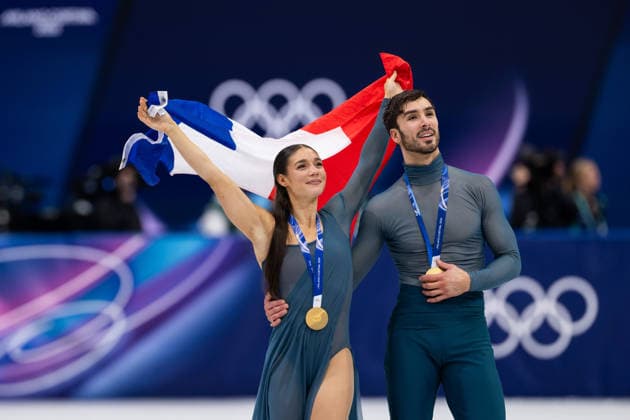 260211 Laurence Fournier Beaudry and Guillaume Cizeron of France celebrate with their gold medals after competing in the Figure skating, Eiskunstlauf ice dance - free dance program during day 5 of the 2026 Winter Olympics on February 11, 2026 in Milan. Photo: Emma Wallskog BILDBYRAN kod EW EW0627 konstakning figure skating kunstlop Olympic Games, Olympische Spiele, Olympia, OS olympics winter olympics os ol olympiska spel vinter-os olympiske leker milano cortina 2026 milan cortina 2026 milano cortina 2026 olympic games milano cortina 2026 winter olympic games milano cortina-os milano cortina-ol vinter-ol 5 bbeng isdans ice dance *** 260211 Laurence Fournier Beaudry and Guillaume Cizeron of France celebrate with their gold medals after competing in the figure skating ice dance free dance program during day 5 of the 2026 Winter Olympics on February 11, 2026 in Milan Photo Emma Wallskog BILDBYRAN kod EW EW0627 konstakning figure skating kunstlop olympic games olympics winter olympics os ol olympiska spel vinter os olympiske leker milano cortina 2026 milan cortina 2026 milano cortina 2026 olympic games milano cortina 2026 winter olympic games milano cortina os milano cortina ol vinter ol 5 bbeng isdans ice dance  Copyright: EMMAxWALLSKOG BB260211EW089