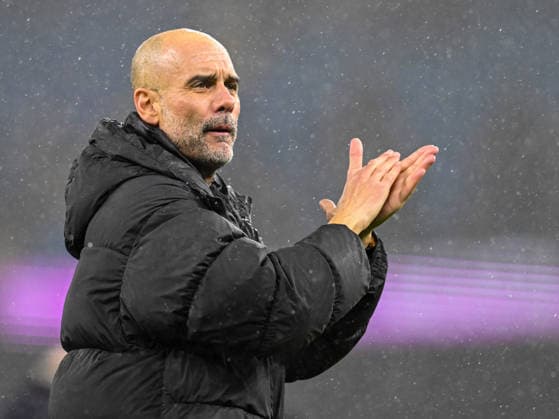 Manchester City v Fulham Premier League Manchester City manager Pep Guardiola appreciates the supporters at the end of the game during the Premier League match at the Etihad Stadium, Manchester 11 02 2026 UK Newspapers OUT Copyright: xKarlxVallantinex FIL-22960-0079