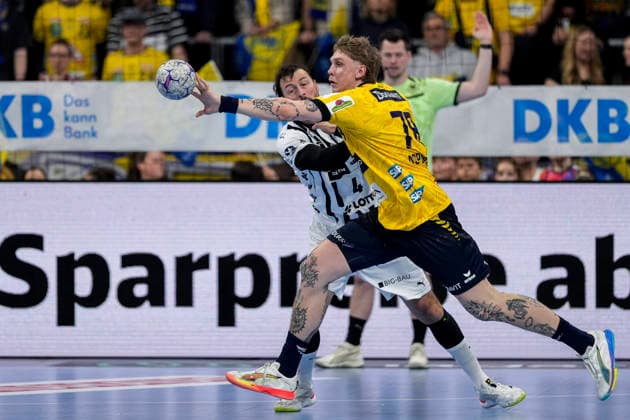 v li Domagoj Duvnjak THW, 4 , Edwin Aspenbäck RNL, 78 , duel, duel, duel, tackle, tackling, dynamics, action, action, 11 02 2026, Mannheim Germany , Handball, Bundesliga, Rhein Neckar Löwen THW Kiel xozx