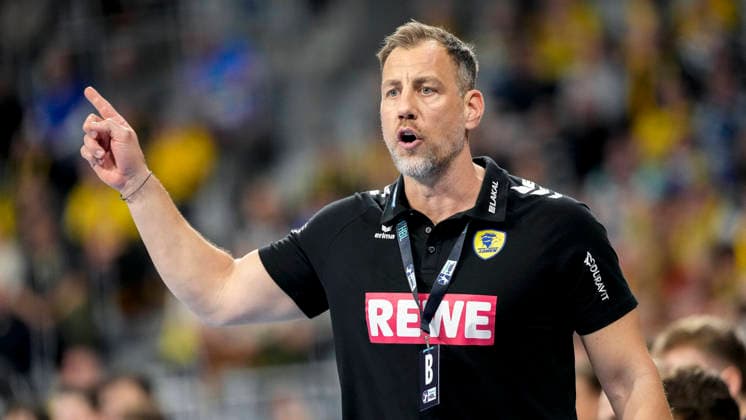 Maik Machulla coach, head coach, RNL , gives instructions, gestures, gesticulates with arms, single image, single photo, action, action, 11 02 2026, Mannheim Germany , Handball, Bundesliga, Rhein Neckar Löwen THW Kiel xozx