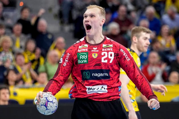 David Späth goalkeeper, RNL, 29 , Rhein Neckar Löwen player, single picture, single photo, action, cheer, cheers, cheers, celebration, joy, rejoice, rejoicing, confident, optimistic, positive, game scene, 11 02 2026, Mannheim Germany , Handball, Bundesliga, Rhein Neckar Löwen THW Kiel xozx