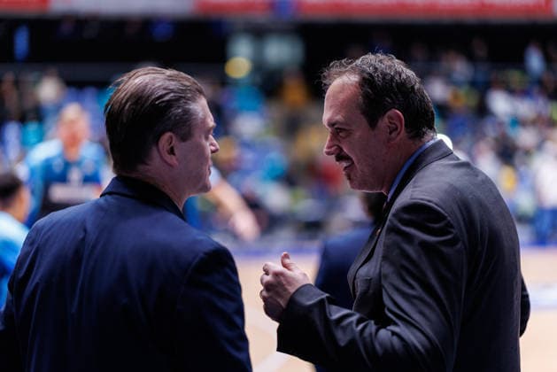 easycredit BBL, Frankfurt Skyliners VET CONCEPT Gladiators Trier, 11 02 2026 Commissioner Markus Horn in conversation with coach Klaus Perwas Frankfurt Skyliners Game of the easycredit BBL Frankfurt Skyliners VET CONCEPT Gladiators Trier on matchday 19 of the 25 26 season in the Süwag Energie ARENA on 11 02 2026 Copyright: xBEAUTIFULxSPORTS Hahnex