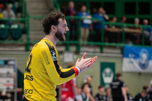 Scene with Kristof Palasics 32 MT Melsungen cheering in the match between Bergischer HC and MT Melsungen in the DAIKIN HBL on matchday 20 in Wuppertal Scene with Kristof Palasics 32 MT Melsungen Copyright: xFeyzullahxGökalp feyzofsportsx